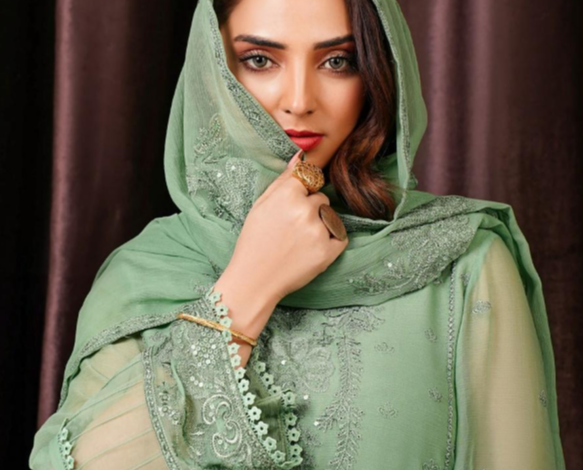 Discover Grace in Pakistani Dresses, Shalwar Kameez for All Occasions